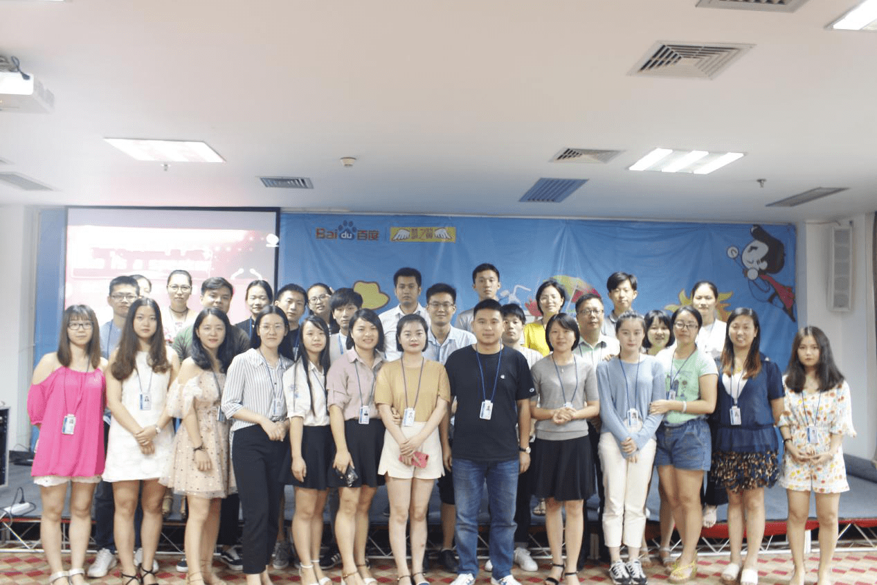 登上演講舞臺(tái)的ta，耀眼skr人